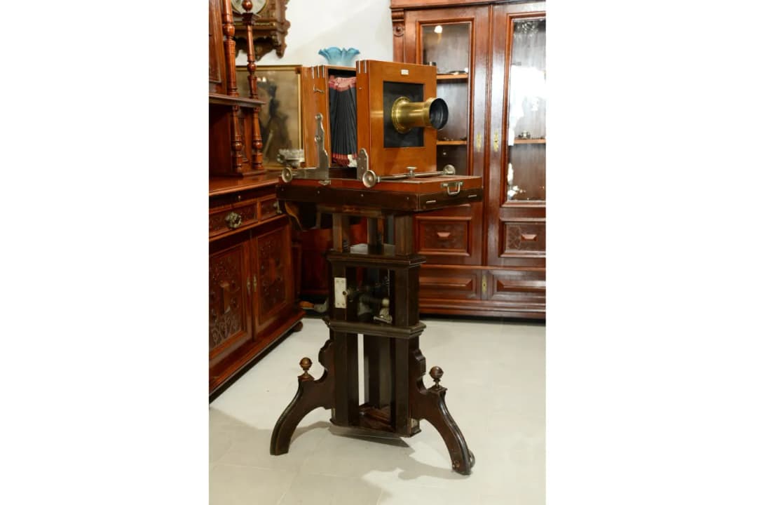 Jak wyglądał pierwszy aparat fotograficzny i jego niezwykłe cechy