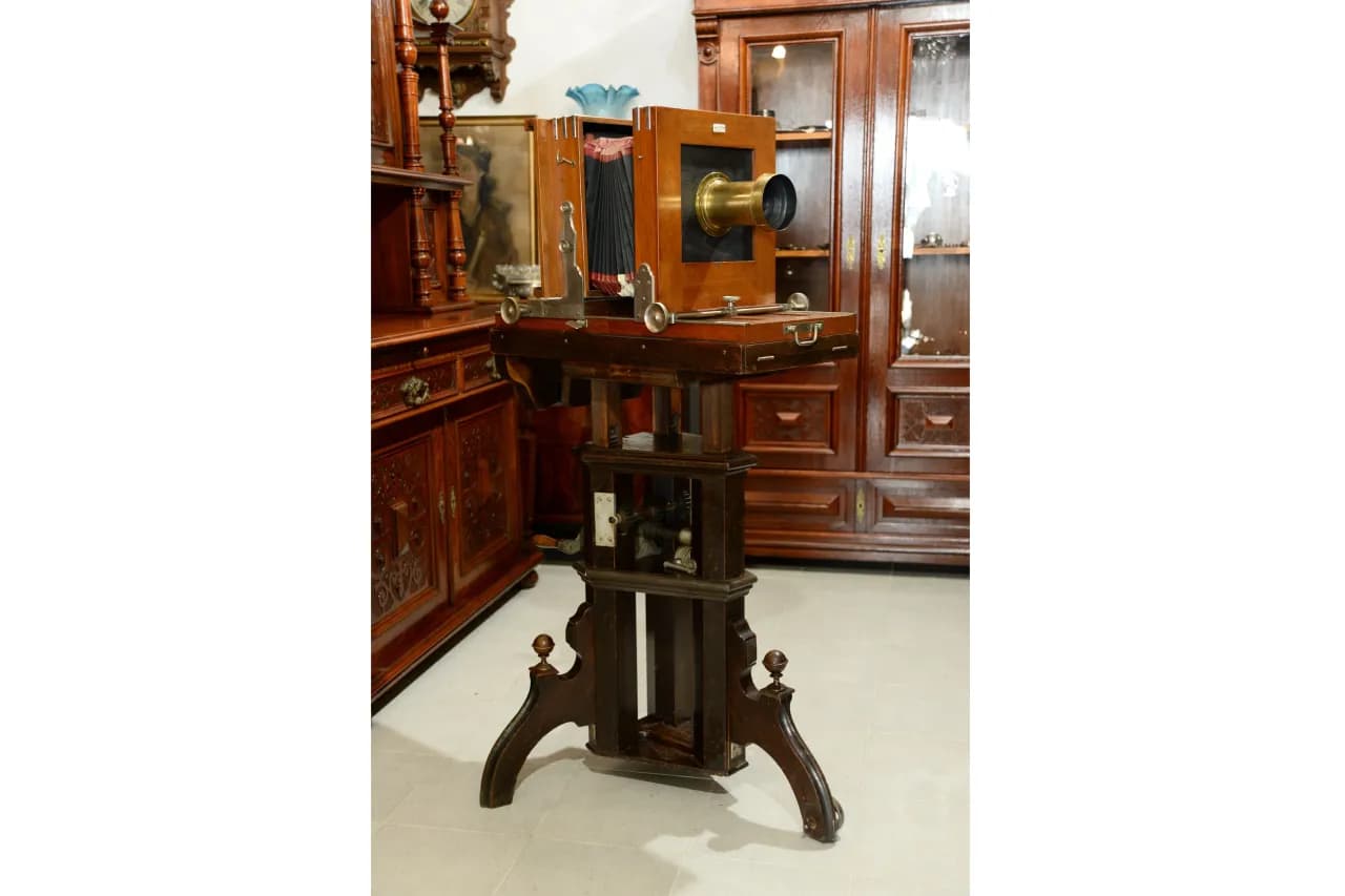 Jak wyglądał pierwszy aparat fotograficzny i jego niezwykłe cechy